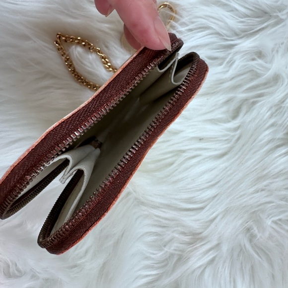 Louis Vuitton heart shaped coins bag - Picture 10 of 17